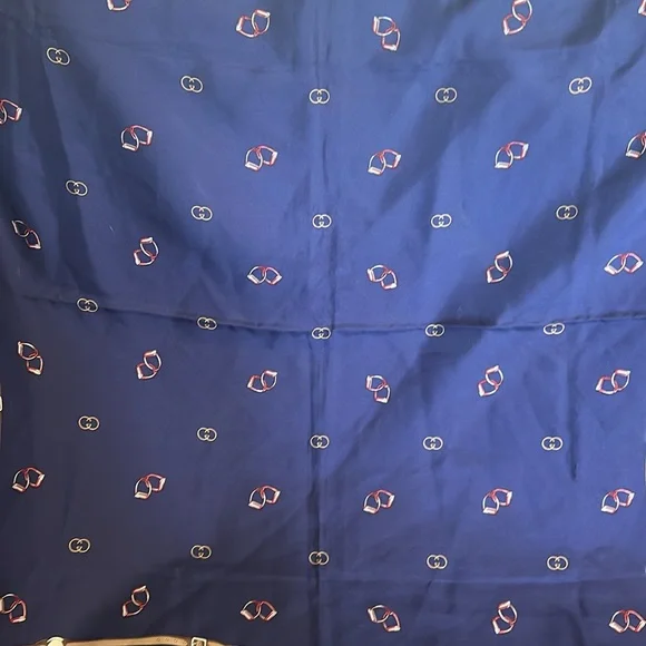 Gucci 💯 Silk blue large Scarf 35 x 35 - Picture 8 of 11